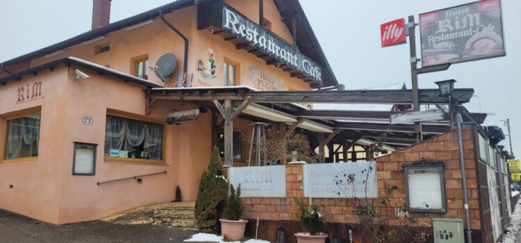 Frontansicht Hotel "Rim" in Pfraundorf